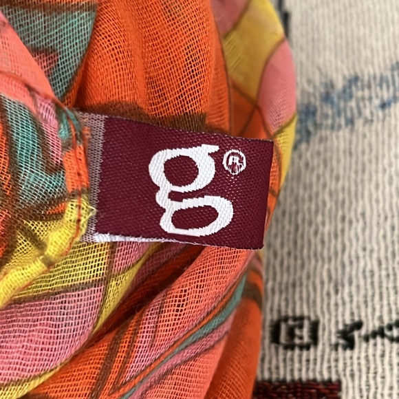 Women’s Wrap or Scarf Excellent Condition - Picture 4 of 5